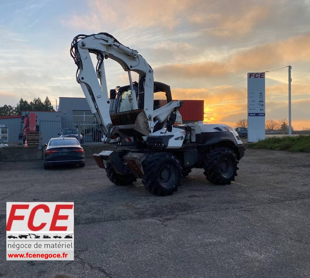 Mecalac 12MTX 1er Main/Certificat CE endommagée - Escavadeira de rodas: foto 1 Mecalac 12MTX 1er Main/Certificat CE endommagée - Escavadeira de rodas: foto 1