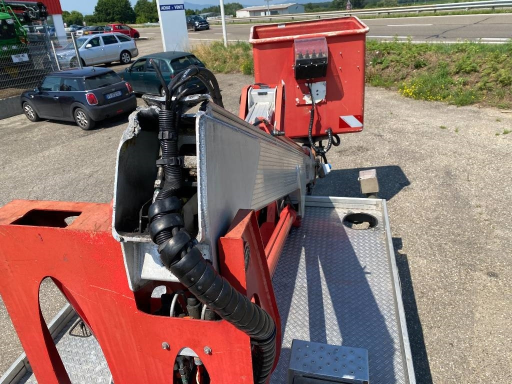 Caminhão com plataforma aérea Multitel Nacelle Multitel MX 200 A réviser: foto 10 Caminhão com plataforma aérea Multitel Nacelle Multitel MX 200 A réviser: foto 10