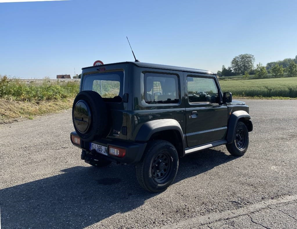 Suzuki JIMNY 1.5i 102/AllGrip endommagé - Automóvel: foto 4 Suzuki JIMNY 1.5i 102/AllGrip endommagé - Automóvel: foto 4