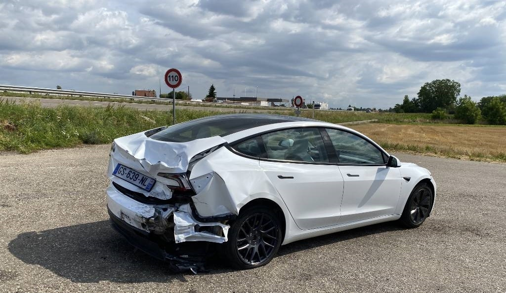 Tesla MODEL 3 5YJ3 Carte Grise Française endommagée - Automóvel: foto 4 Tesla MODEL 3 5YJ3 Carte Grise Française endommagée - Automóvel: foto 4