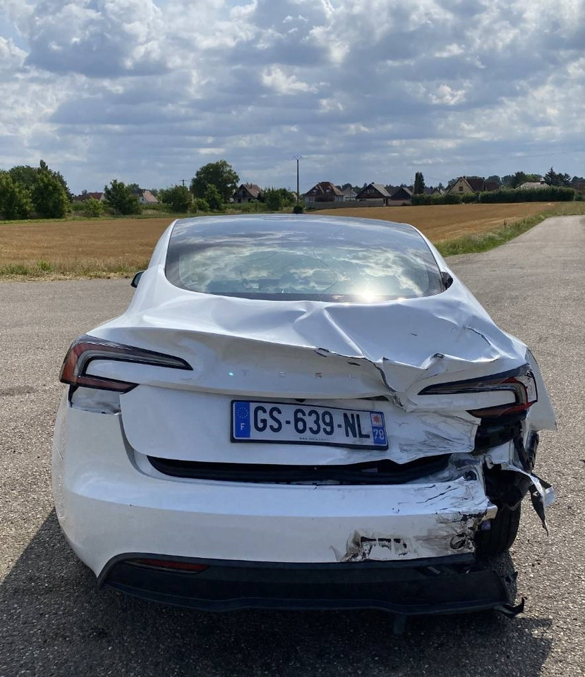 Tesla MODEL 3 5YJ3 Carte Grise Française endommagée - Automóvel: foto 5 Tesla MODEL 3 5YJ3 Carte Grise Française endommagée - Automóvel: foto 5