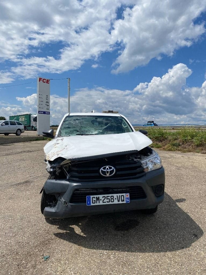 Toyota HILUX 2.4 D4D /MINIMAX COMBINE LONGWAY endommagé - Caminhão limpa fossa: foto 2 Toyota HILUX 2.4 D4D /MINIMAX COMBINE LONGWAY endommagé - Caminhão limpa fossa: foto 2
