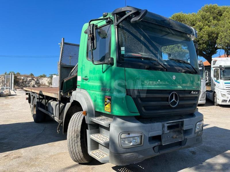 Mercedes AXOR 2533 PLATEAU GRUE - Camião de caixa aberta/ Plataforma: foto 1 Mercedes AXOR 2533 PLATEAU GRUE - Camião de caixa aberta/ Plataforma: foto 1