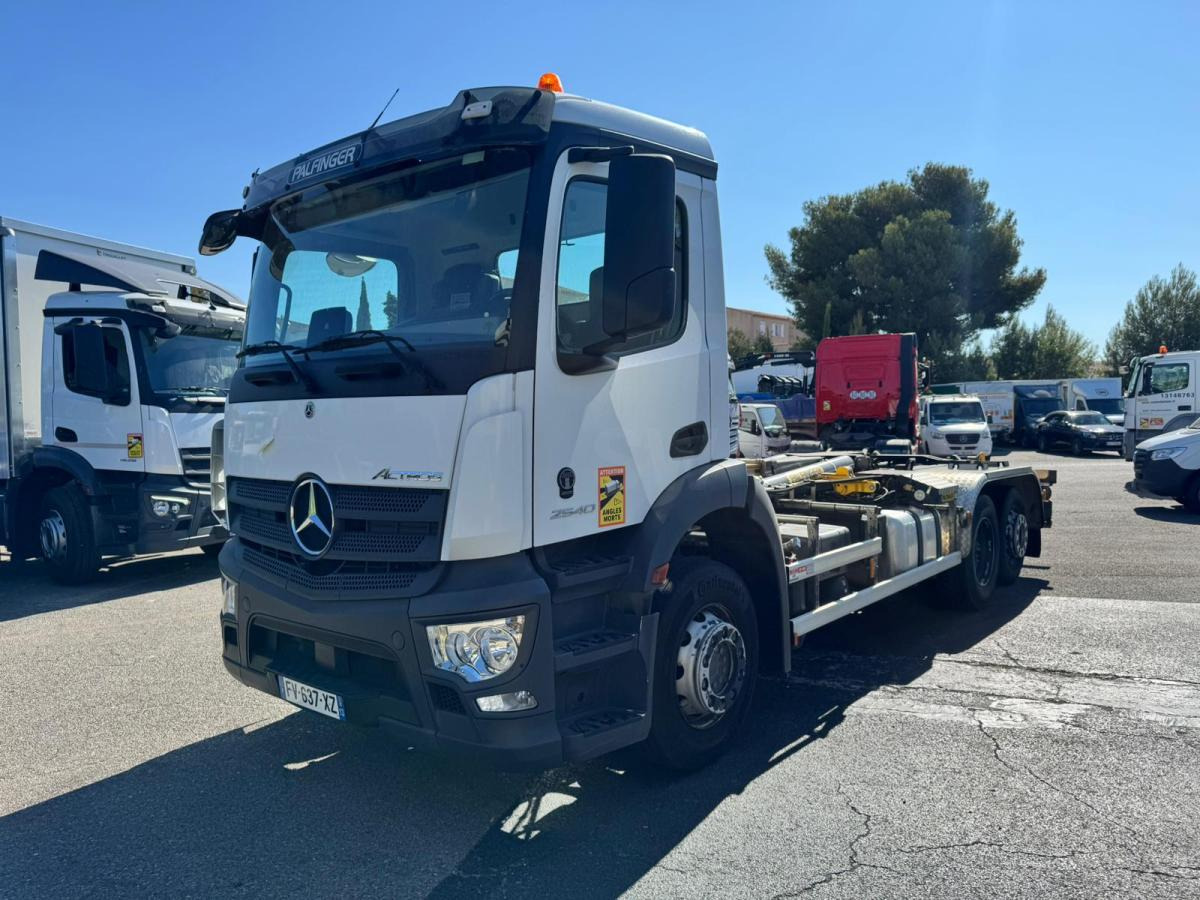 Mercedes Actros 2540 - Camião polibenne: foto 1 Mercedes Actros 2540 - Camião polibenne: foto 1