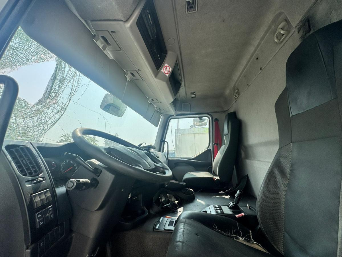 Camião frigorífico Renault D19: foto 8