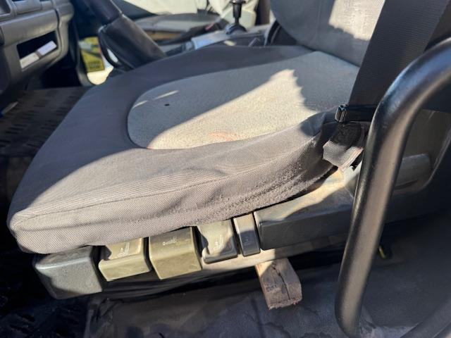 Camião furgão Renault MIDLUM 220 DCI CAISSE HAYON: foto 14 Camião furgão Renault MIDLUM 220 DCI CAISSE HAYON: foto 14