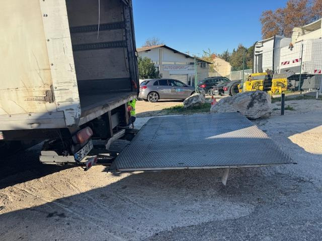 Camião furgão Renault MIDLUM 220 DCI CAISSE HAYON: foto 16 Camião furgão Renault MIDLUM 220 DCI CAISSE HAYON: foto 16