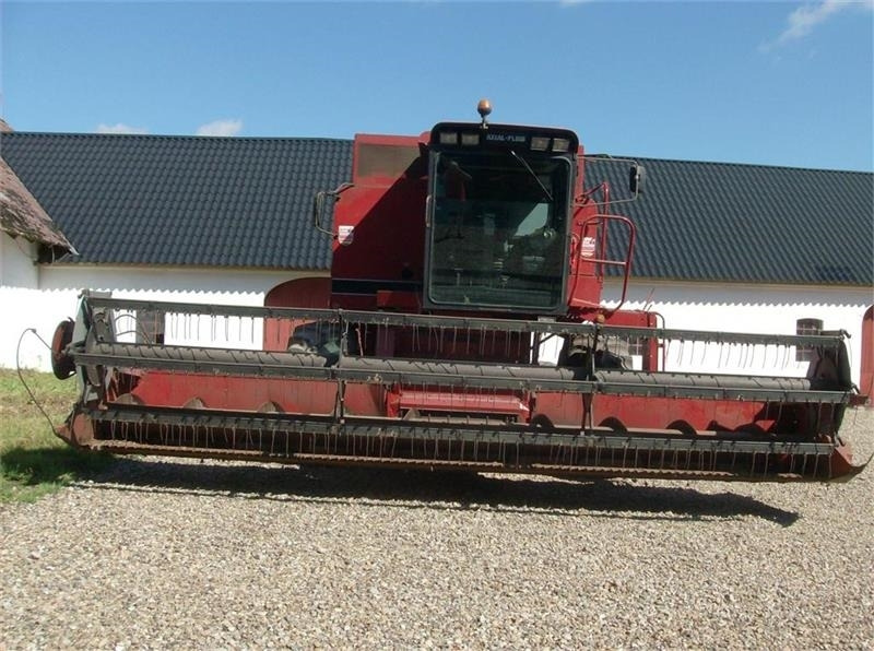 Case IH 1680 E 22 fod skærebord og ekstra bredde hjul - Ceifeira debulhadora: foto 1 Case IH 1680 E 22 fod skærebord og ekstra bredde hjul - Ceifeira debulhadora: foto 1