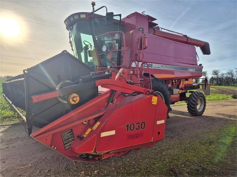 Case IH AXIAL-FLOW 2388 - Ceifeira debulhadora: foto 1 Case IH AXIAL-FLOW 2388 - Ceifeira debulhadora: foto 1