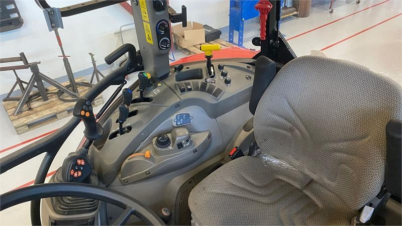 Case IH Farmall 100C - Trator: foto 5 Case IH Farmall 100C - Trator: foto 5