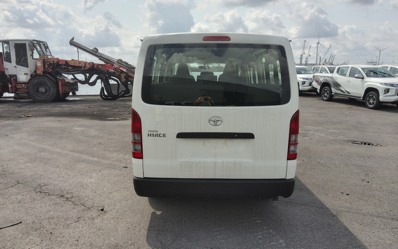 Toyota Hiace STANDARD ROOF 2.5L Diesel Manual - Minibus, Furgão de passageiros: foto 5 Toyota Hiace STANDARD ROOF 2.5L Diesel Manual - Minibus, Furgão de passageiros: foto 5