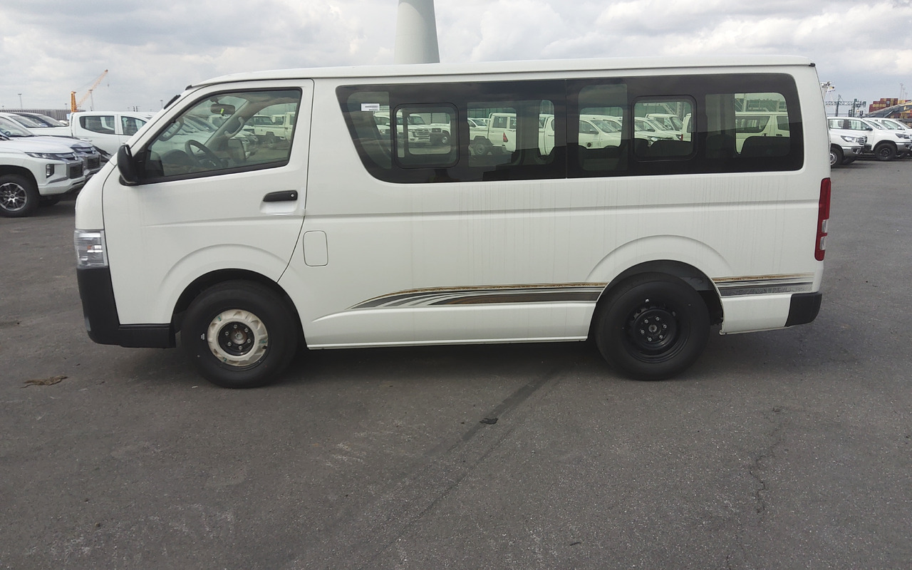 Toyota Hiace STANDARD ROOF 2.5L Diesel Manual - Minibus, Furgão de passageiros: foto 3 Toyota Hiace STANDARD ROOF 2.5L Diesel Manual - Minibus, Furgão de passageiros: foto 3