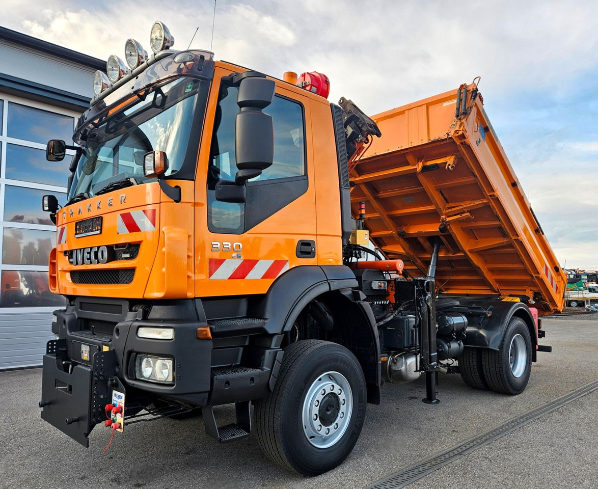 Iveco Trakker 190T33 4x4 Euro5 Kran Atlas Funk - Camião basculante, Camião grua: foto 1 Iveco Trakker 190T33 4x4 Euro5 Kran Atlas Funk - Camião basculante, Camião grua: foto 1