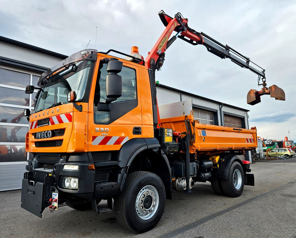 Camião basculante, Camião grua Iveco Trakker 190T33 4x4 Euro5 Kran Palfinger Funk: foto 1