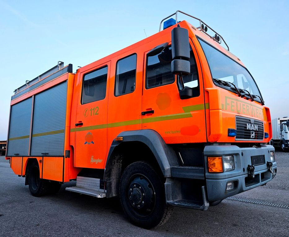 MAN 14.224 L80 4x4 Feuerwehr LF16 Ziegler MAN 14.224 L80 4x4 Feuerwehr LF16 Ziegler - Carro de bombeiro: foto 4 MAN 14.224 L80 4x4 Feuerwehr LF16 Ziegler MAN 14.224 L80 4x4 Feuerwehr LF16 Ziegler - Carro de bombeiro: foto 4