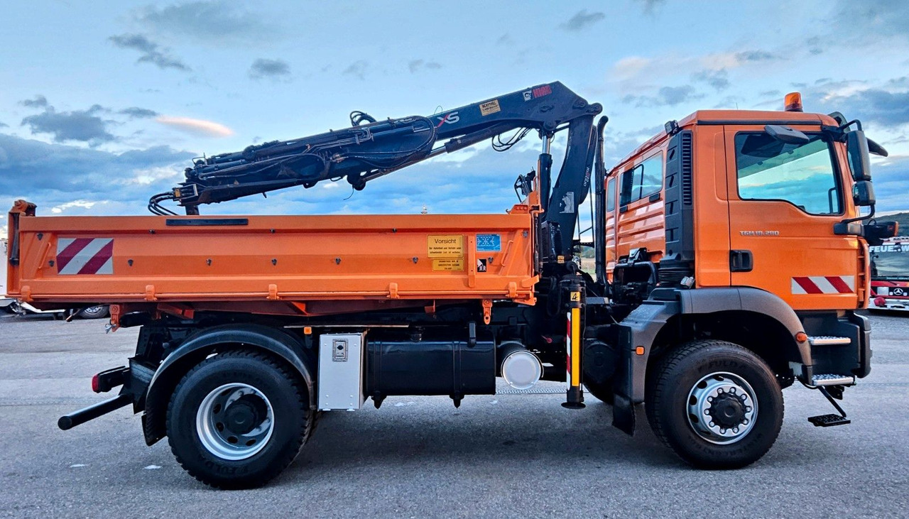 MAN TGM 18.280 4x4 HIAB 111-3 Funk Kran Winterdienst - Camião basculante, Camião grua: foto 2 MAN TGM 18.280 4x4 HIAB 111-3 Funk Kran Winterdienst - Camião basculante, Camião grua: foto 2