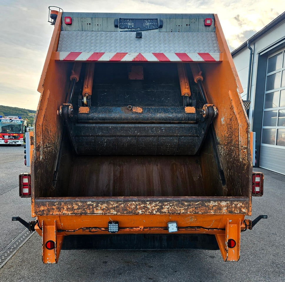 Mercedes-Benz Econic 2630 ZOELLER Magnum X1 Variopress Euro6 - Caminhão de lixo: foto 4 Mercedes-Benz Econic 2630 ZOELLER Magnum X1 Variopress Euro6 - Caminhão de lixo: foto 4