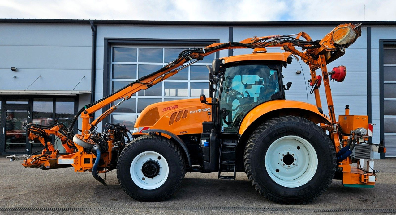 Steyr CVT 6130 Mulag MKM700 Mähkombination Kommunal - Trator municipal: foto 2 Steyr CVT 6130 Mulag MKM700 Mähkombination Kommunal - Trator municipal: foto 2