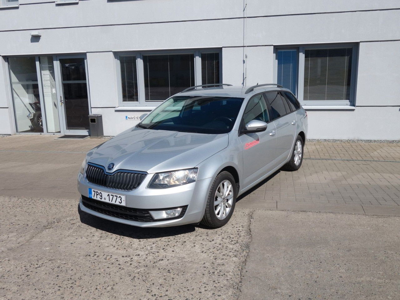 Škoda Octavia Combi Ambition 1,6 TDI, DSG, Navi, Clima - Carrinha: foto 1 Škoda Octavia Combi Ambition 1,6 TDI, DSG, Navi, Clima - Carrinha: foto 1