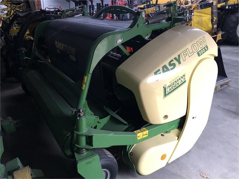 Krone EasyFlow 300S - Máquina para produção de feno: foto 3 Krone EasyFlow 300S - Máquina para produção de feno: foto 3