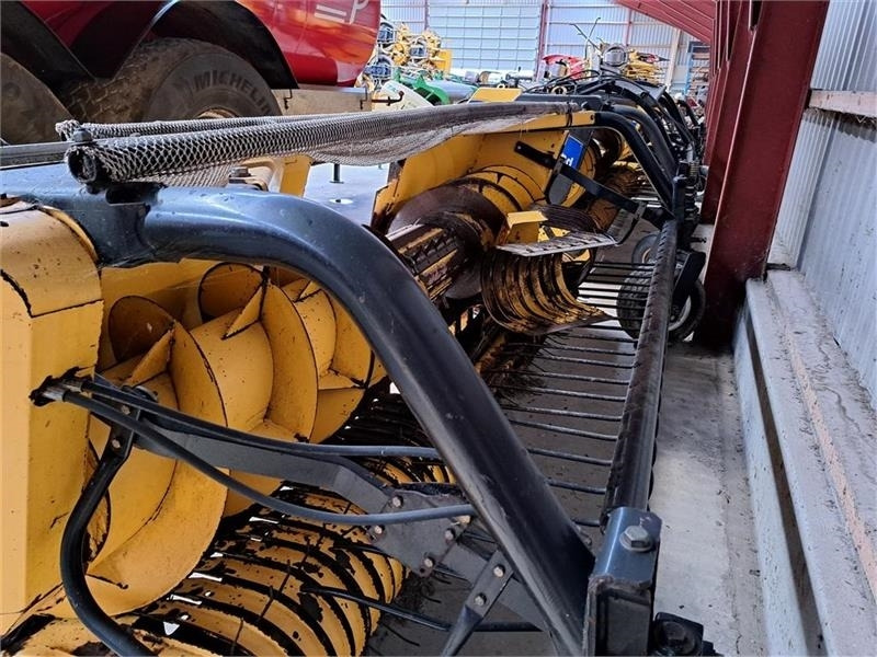 New Holland 355 W Græspick-up - Máquina para produção de feno: foto 2 New Holland 355 W Græspick-up - Máquina para produção de feno: foto 2