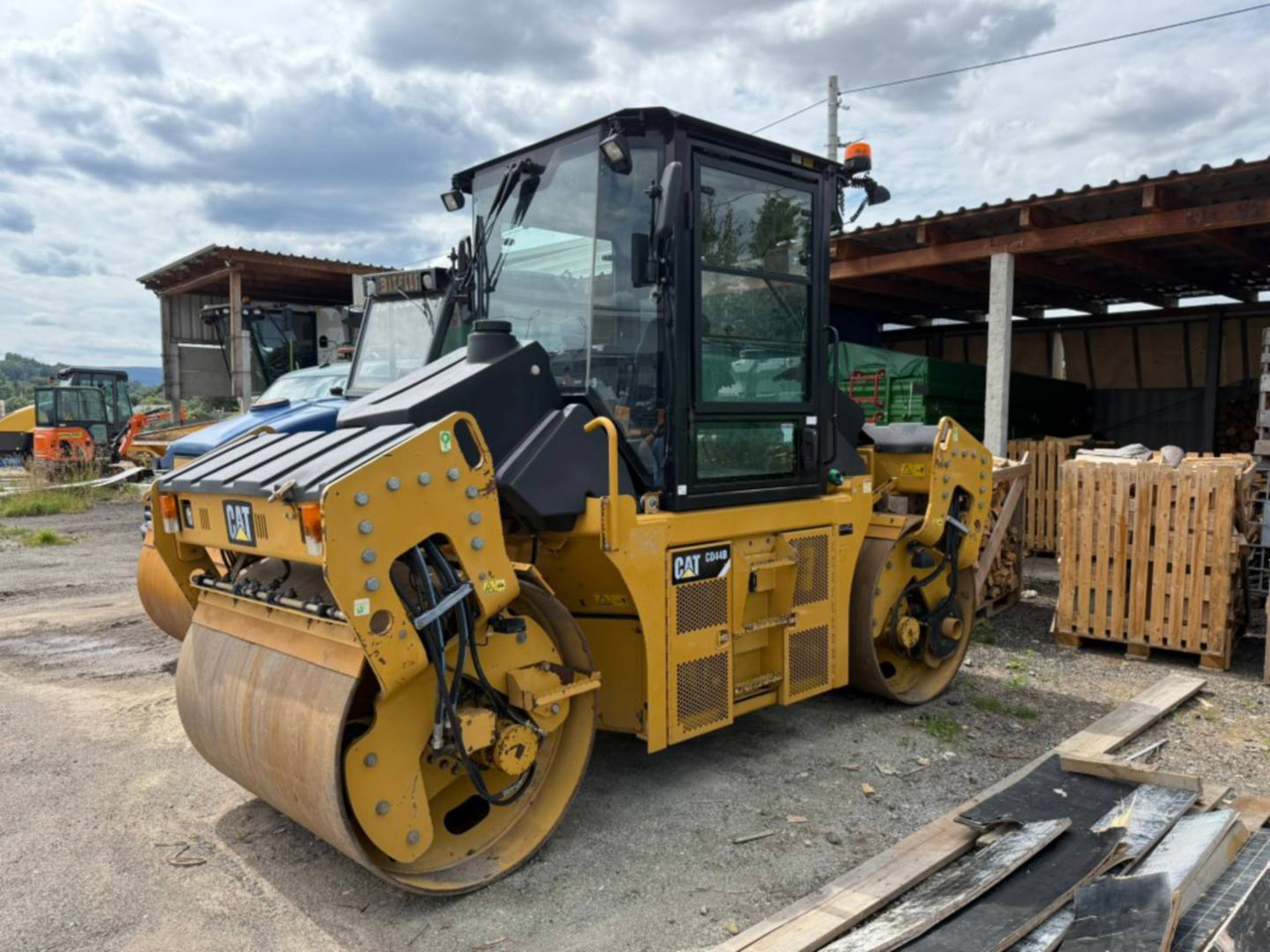 CAT CD44B - Compactador de asfalto: foto 1 CAT CD44B - Compactador de asfalto: foto 1