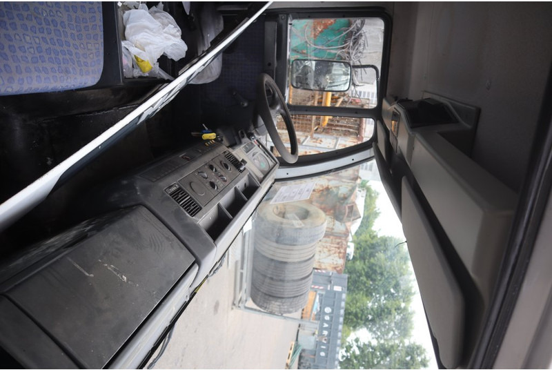 MAN F20L51 L2000 81.60000-7690 - Cabine e interior por Camião: foto 5 MAN F20L51 L2000 81.60000-7690 - Cabine e interior por Camião: foto 5