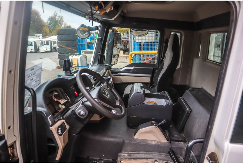 MAN F99L17 TGS EURO6 81.60000-7909 - Cabine e interior por Camião: foto 5 MAN F99L17 TGS EURO6 81.60000-7909 - Cabine e interior por Camião: foto 5