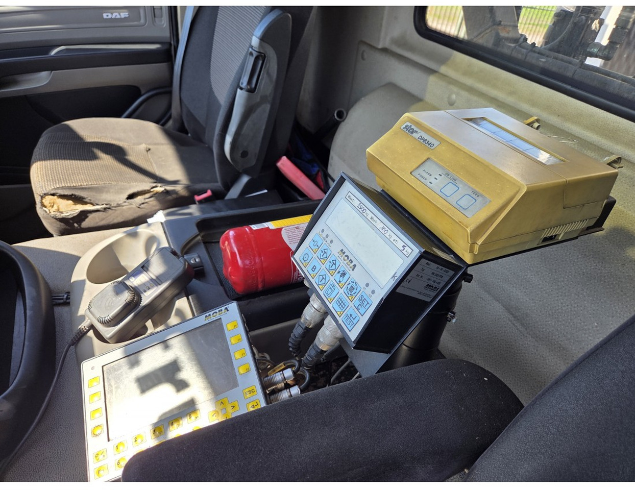 Camião basculante, Camião grua DAF CF85.410 6x2 steering axle lenk Tipper Crane HIAB J1320Z: foto 14