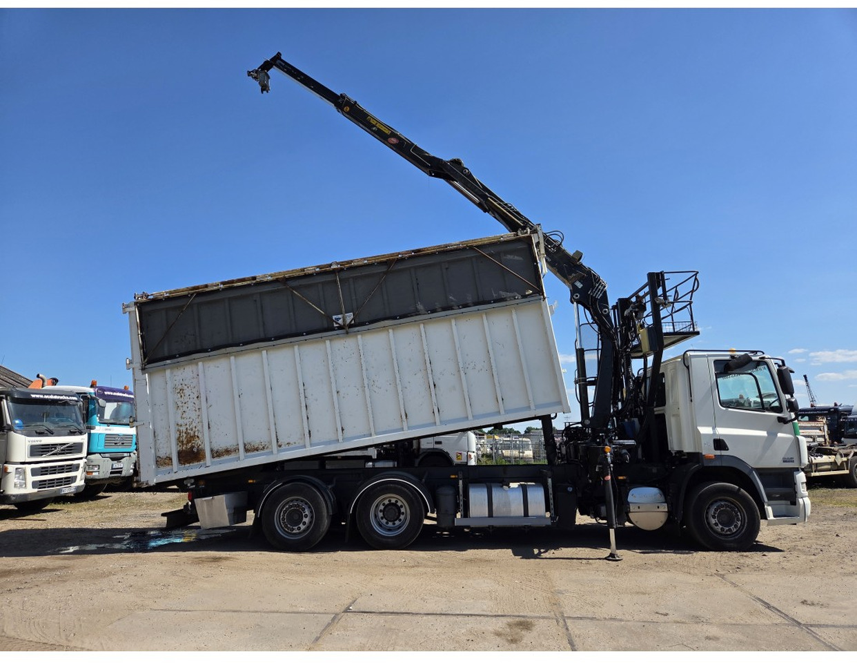 DAF CF85.410 6x2 steering axle lenk Tipper Crane HIAB J1320Z - Camião basculante, Camião grua: foto 4 DAF CF85.410 6x2 steering axle lenk Tipper Crane HIAB J1320Z - Camião basculante, Camião grua: foto 4