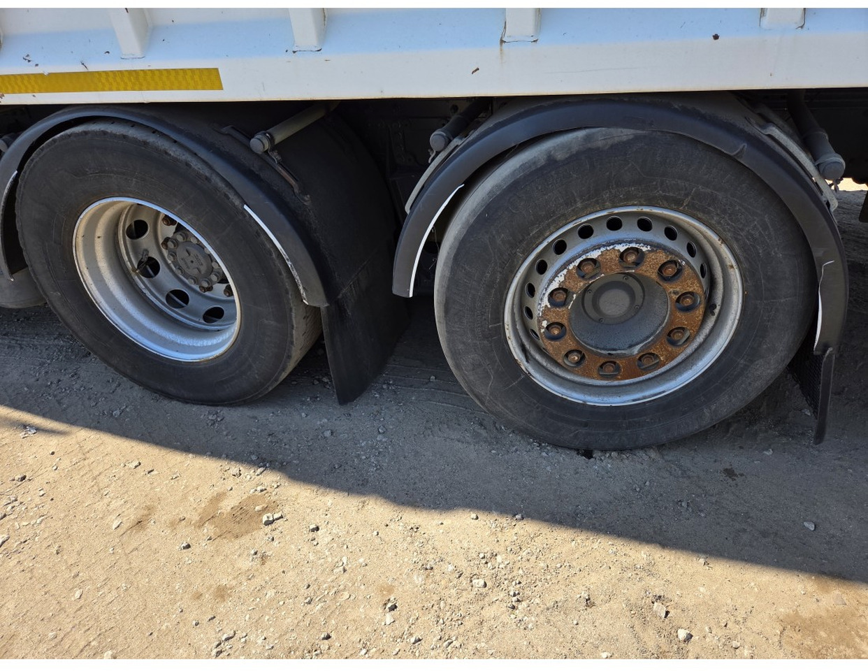 Camião basculante, Camião grua DAF CF85.410 6x2 steering axle lenk Tipper Crane HIAB J1320Z: foto 12