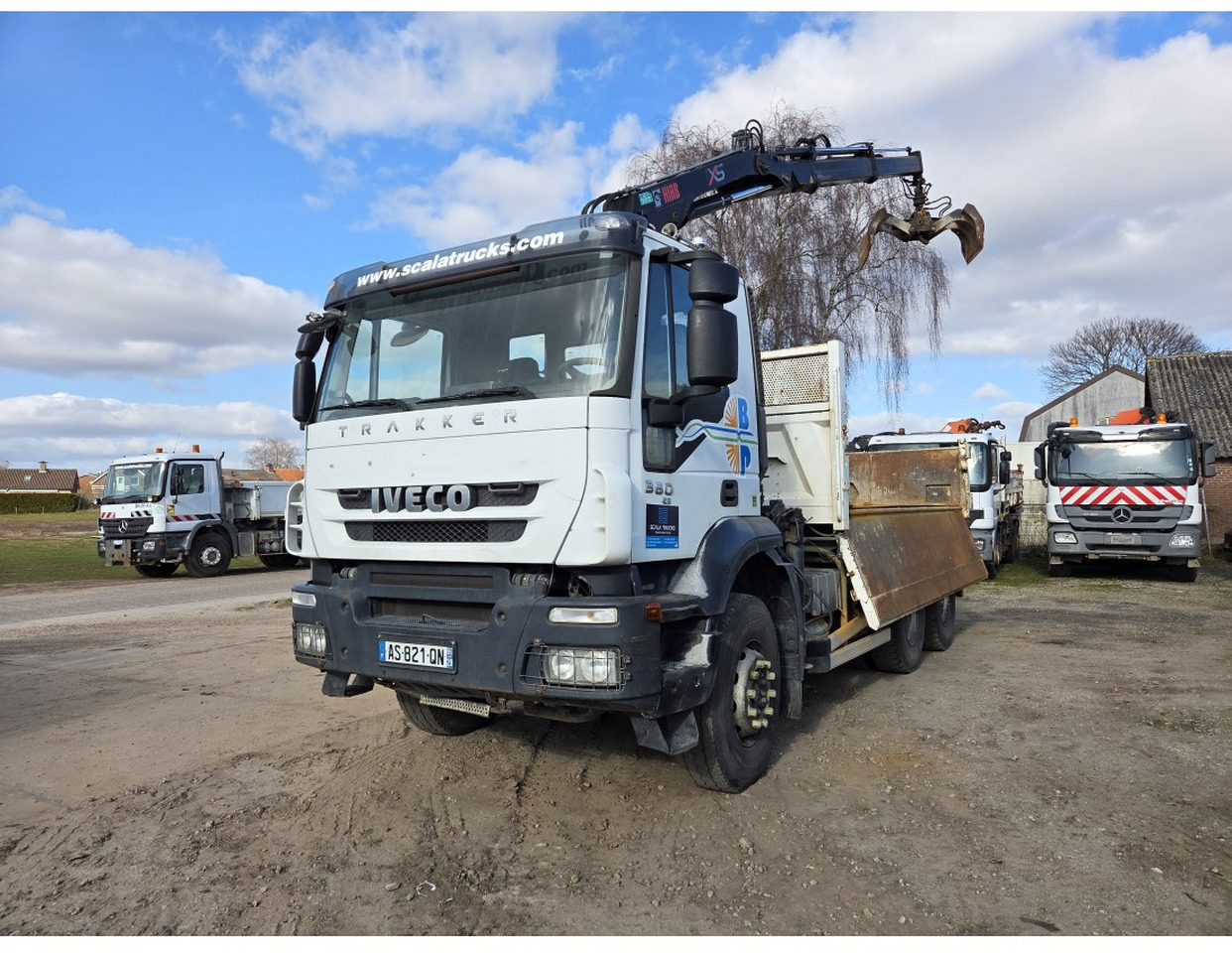 Camião basculante, Camião grua IVECO TRAKKER 360 AS260T36 6X4 TIPPER CRANE HIAB 144 BS-1: foto 8