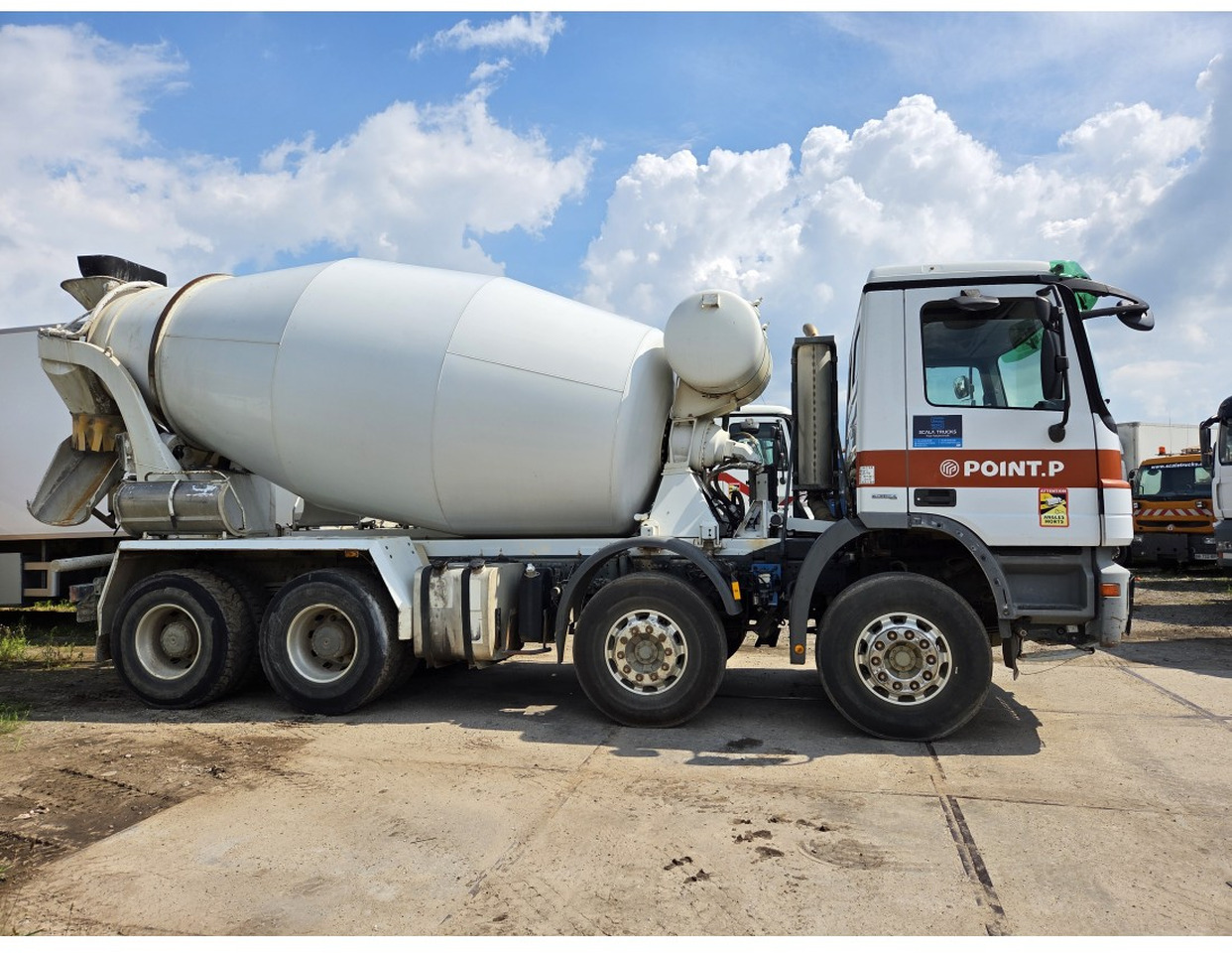 Mercedes 3241 concrete mixer truck 8x4 9m3 - Camião betoneira: foto 3 Mercedes 3241 concrete mixer truck 8x4 9m3 - Camião betoneira: foto 3