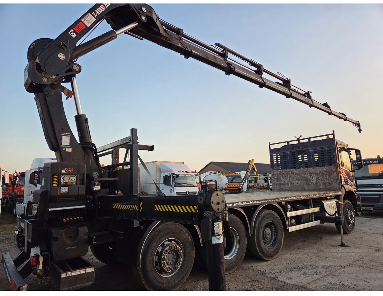 Mercedes Arocs 3240 8x4 Open Truck Crane HIAB X-HIDUO 258 E-7 7 extensions - Camião de caixa aberta/ Plataforma, Camião grua: foto 2 Mercedes Arocs 3240 8x4 Open Truck Crane HIAB X-HIDUO 258 E-7 7 extensions - Camião de caixa aberta/ Plataforma, Camião grua: foto 2