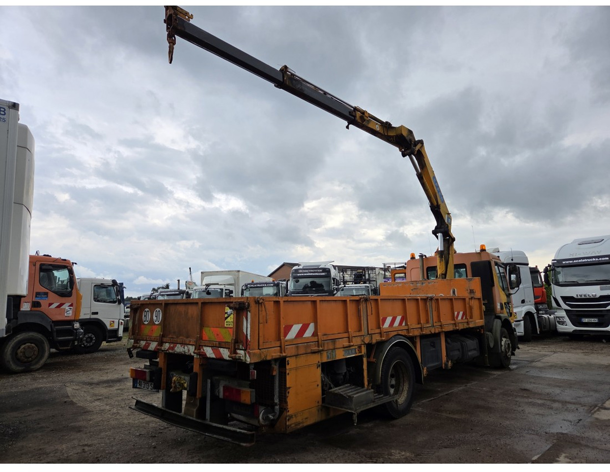 Renault Premium 300 MECHANICAL PUMP OPEN BOX COMPRESSOR CRANE EFFER 140/2S - Camião de caixa aberta/ Plataforma, Camião grua: foto 2 Renault Premium 300 MECHANICAL PUMP OPEN BOX COMPRESSOR CRANE EFFER 140/2S - Camião de caixa aberta/ Plataforma, Camião grua: foto 2