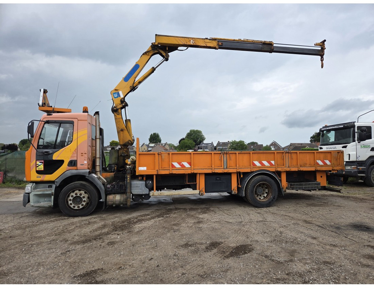 Renault Premium 300 MECHANICAL PUMP OPEN BOX COMPRESSOR CRANE EFFER 140/2S - Camião de caixa aberta/ Plataforma, Camião grua: foto 3 Renault Premium 300 MECHANICAL PUMP OPEN BOX COMPRESSOR CRANE EFFER 140/2S - Camião de caixa aberta/ Plataforma, Camião grua: foto 3