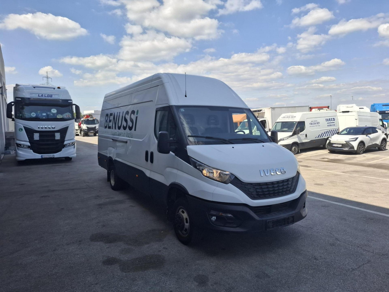 IVECO Daily 35C18H V - Furgão de passageiros: foto 2 IVECO Daily 35C18H V - Furgão de passageiros: foto 2