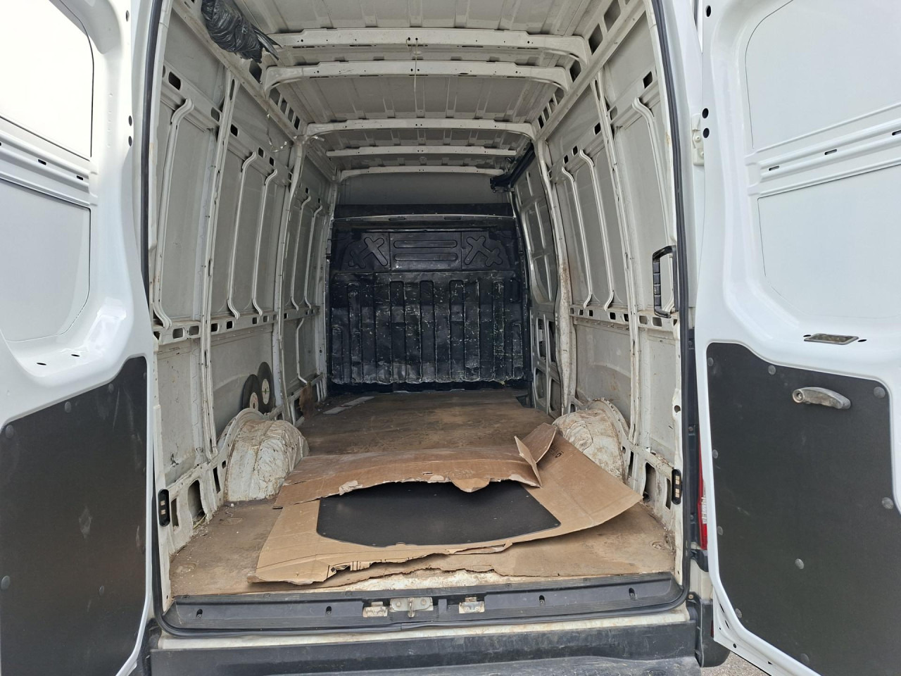 IVECO Daily 35S13V - Furgão de passageiros: foto 5 IVECO Daily 35S13V - Furgão de passageiros: foto 5