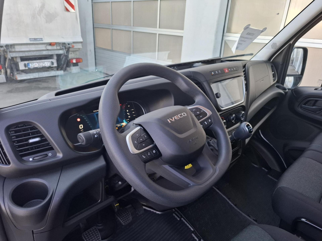 Fotografia de interior 1: Furgão, Carrinha cabine dupla IVECO Daily 35S16D