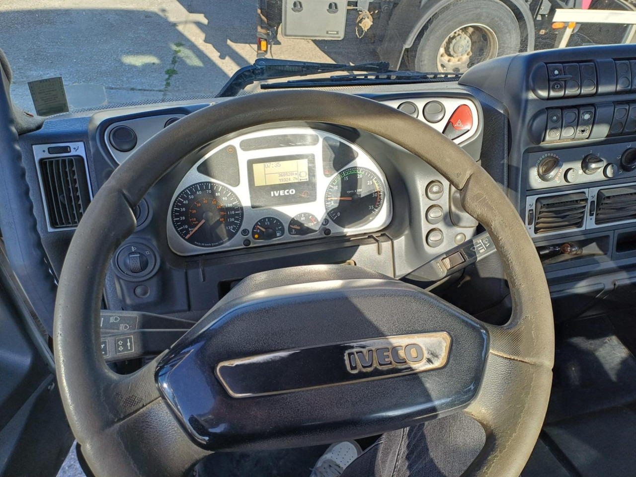 IVECO Daily Eurocargo ML180E28/P - Camião basculante: foto 4 IVECO Daily Eurocargo ML180E28/P - Camião basculante: foto 4