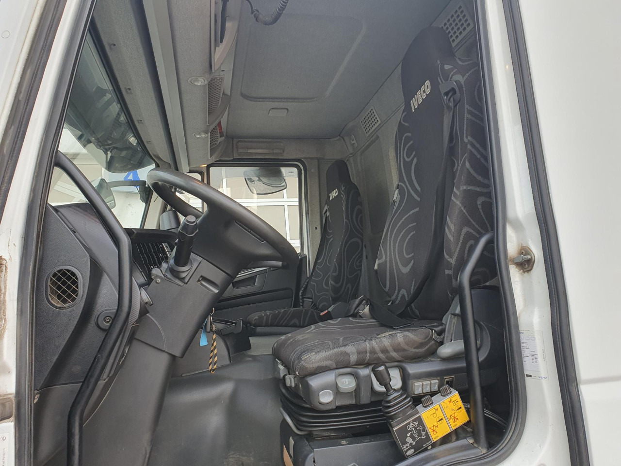 IVECO Trakker AD410T45 - Camião basculante: foto 2 IVECO Trakker AD410T45 - Camião basculante: foto 2