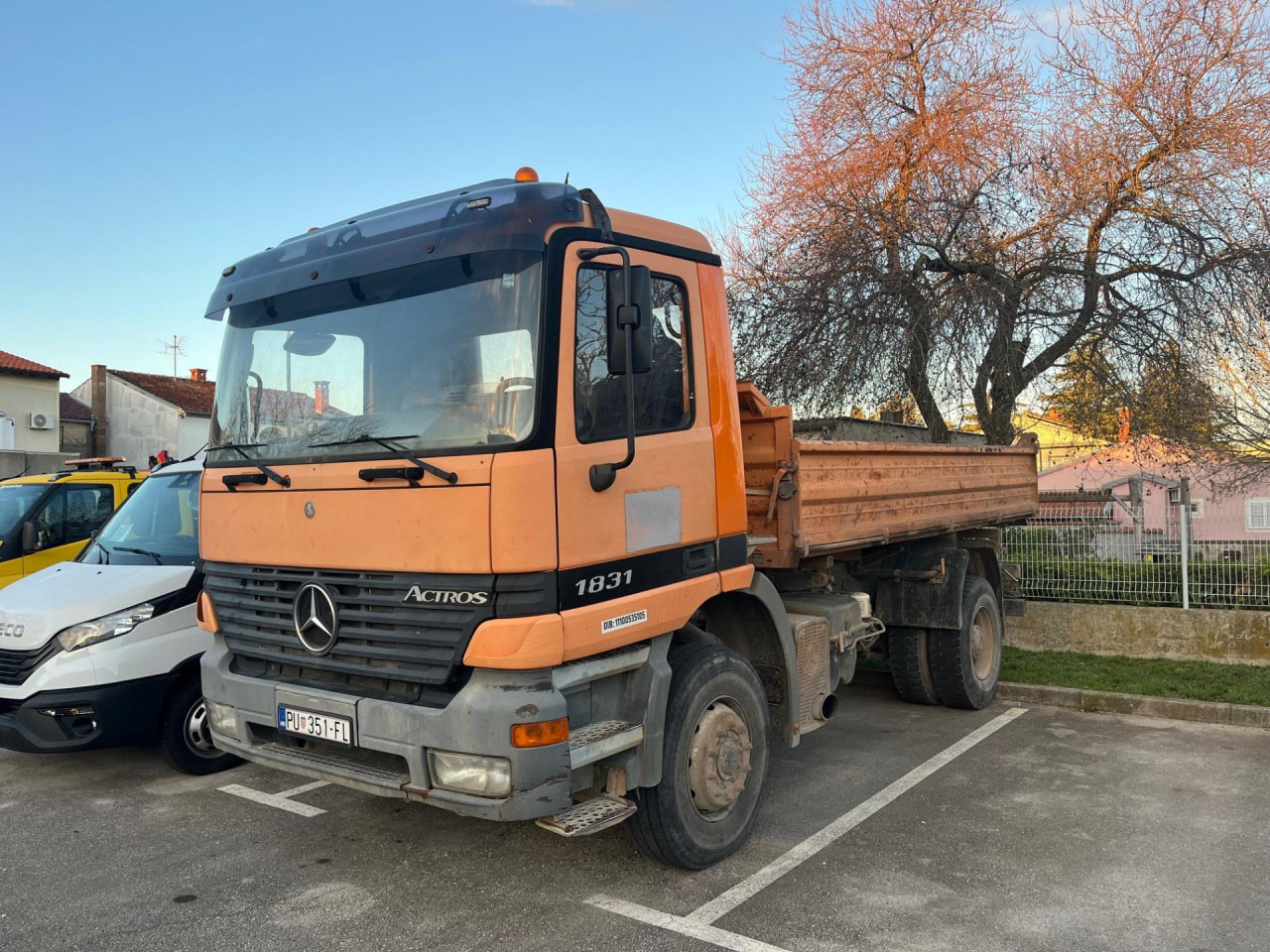 MERCEDES-BENZ Actros 1831 K - Camião basculante: foto 1 MERCEDES-BENZ Actros 1831 K - Camião basculante: foto 1