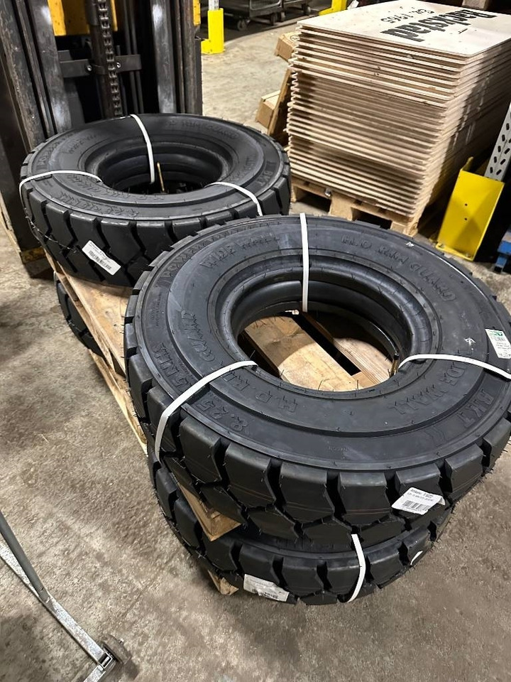 NYA Däck Truck - Pneu por Camião: foto 3 NYA Däck Truck - Pneu por Camião: foto 3