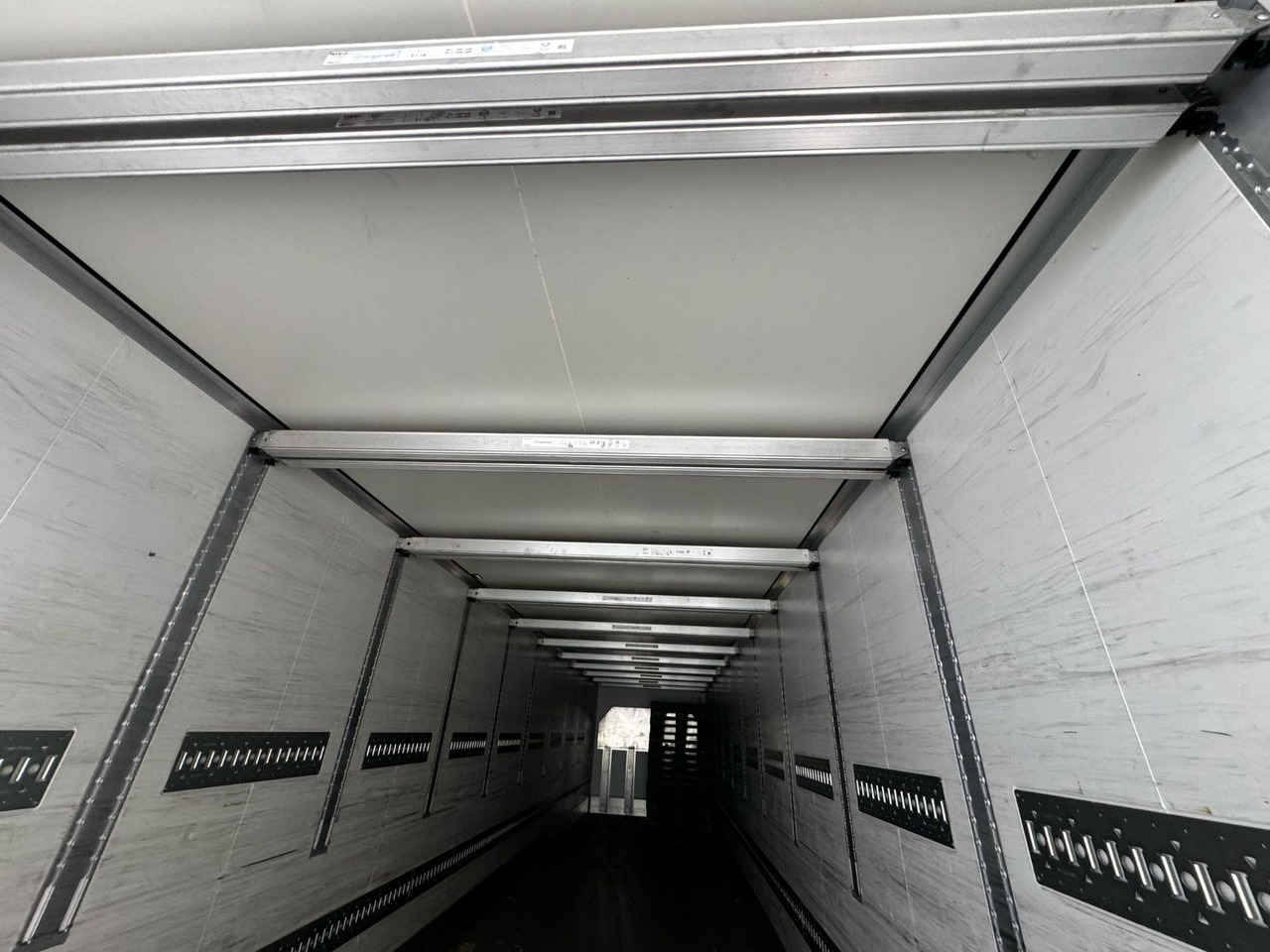 Krone SZ, Doppelstock, isoliert, Duoplex steel - Semi-reboque furgão: foto 4 Krone SZ, Doppelstock, isoliert, Duoplex steel - Semi-reboque furgão: foto 4