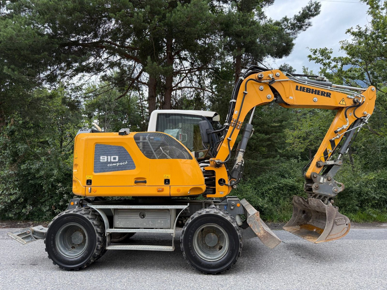 Liebherr A910 Compact Litronic,4 Schaufeln,Schnellwechsle - Escavadeira de rodas: foto 2 Liebherr A910 Compact Litronic,4 Schaufeln,Schnellwechsle - Escavadeira de rodas: foto 2