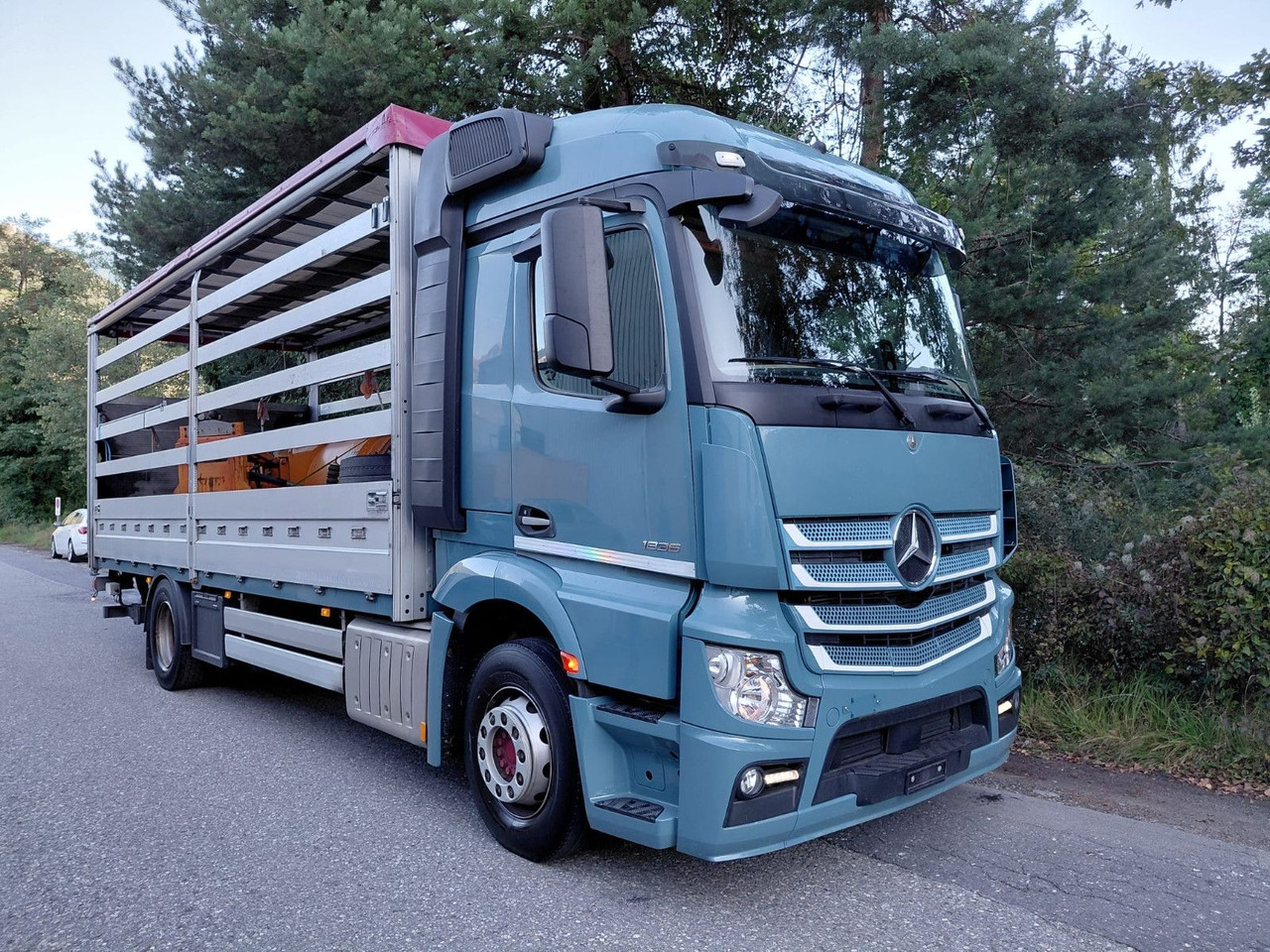 Mercedes-Benz Actros 1836 4x2, E6, Ladebordwand, Fahrschule - Camião de lona: foto 3 Mercedes-Benz Actros 1836 4x2, E6, Ladebordwand, Fahrschule - Camião de lona: foto 3