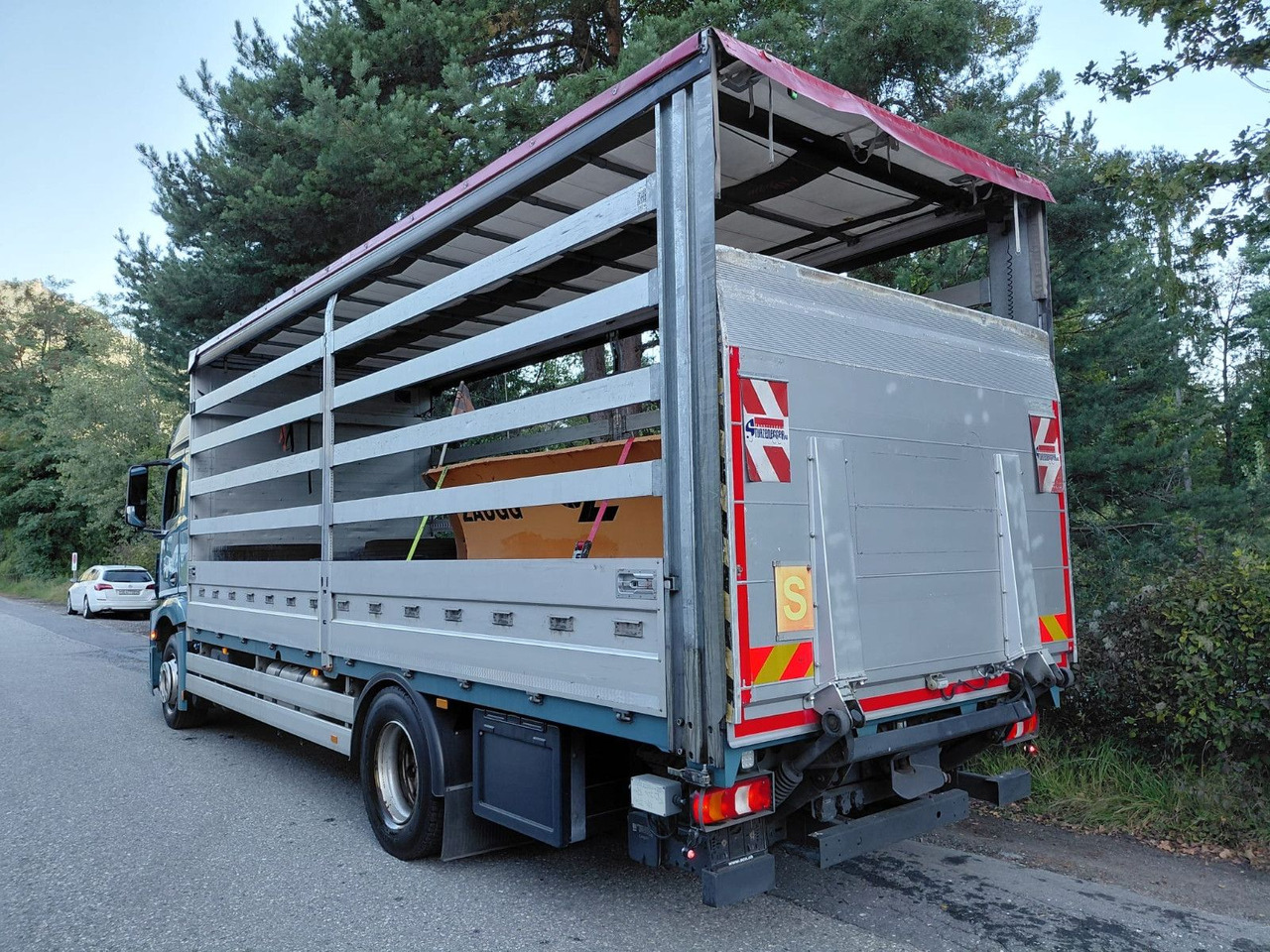 Mercedes-Benz Actros 1836 4x2, E6, Ladebordwand, Fahrschule - Camião de lona: foto 5 Mercedes-Benz Actros 1836 4x2, E6, Ladebordwand, Fahrschule - Camião de lona: foto 5