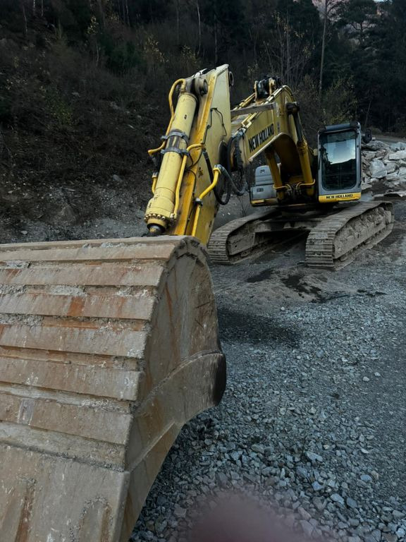 New Holland E485B, 2009year, 50ton New Holland E485B, 2009year, 50ton - Escavadora de rastos: foto 1 New Holland E485B, 2009year, 50ton New Holland E485B, 2009year, 50ton - Escavadora de rastos: foto 1