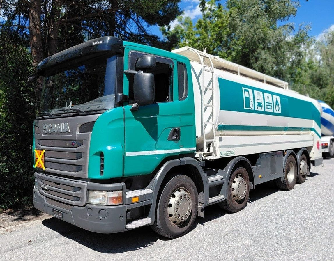 Scania G440 8x2, E5, Schwingenschloegel, 2 Kammern, ADR - Caminhão tanque: foto 2 Scania G440 8x2, E5, Schwingenschloegel, 2 Kammern, ADR - Caminhão tanque: foto 2