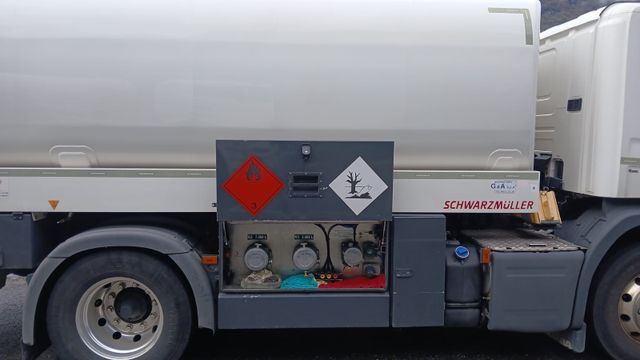 Scania P450 LB 4x2, ADR, Schwarzmueller Anhaenger Fuel - Caminhão tanque: foto 4 Scania P450 LB 4x2, ADR, Schwarzmueller Anhaenger Fuel - Caminhão tanque: foto 4